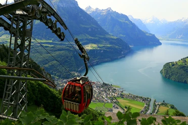 Luftseilbahn Brunnen – Urmiberg.