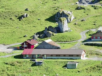 Die Hütten der Alp Rindermatt ennet dem Chinzig