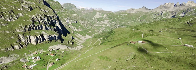 Die Alp Chinzertal ennet dem Kinzigpass