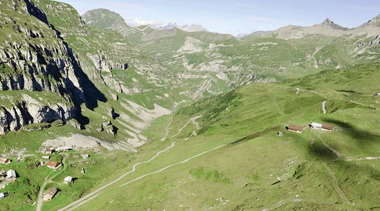 Die Alp Chinzertal ennet dem Kinzigpass