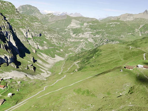 Die Alp Chinzertal ennet dem Kinzigpass
