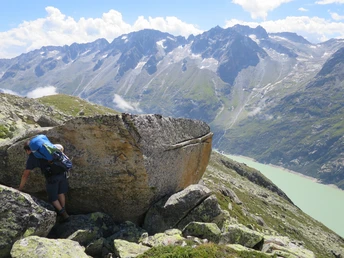 Unter uns der Göscheneralpsee