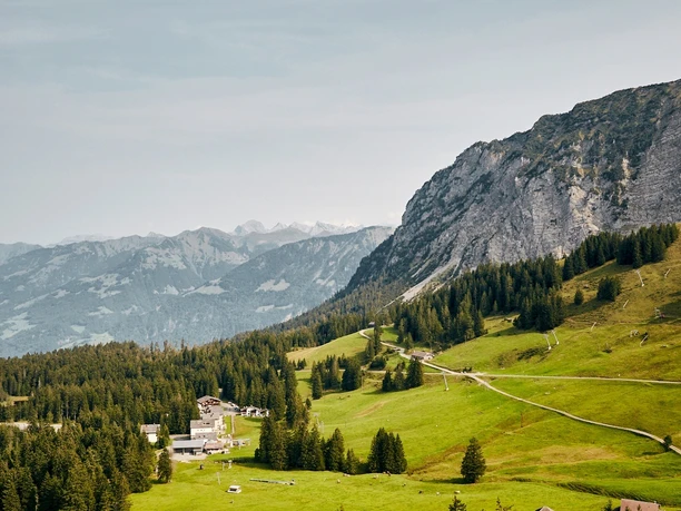 Über den Glaubenbielenpass auf der der Panoramastrasse, hier im Gebiet Mörlialp.