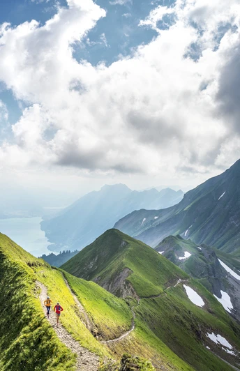 Die anspruchsvolle Strecke bietet auch fantastische Aussichten Switzerland Summer