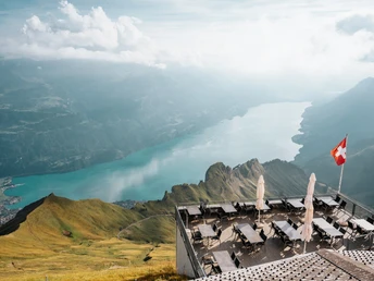 Die herrliche Aussicht auf dem Fototrail Rothorn lädt zum Verweilen ein
