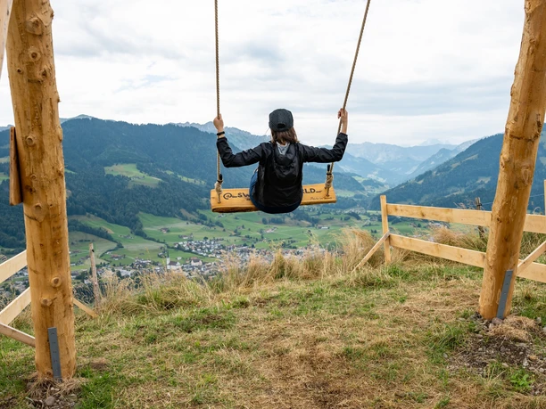 Die Swing the World Schaukel auf dem Höhenweg muss man einfach ausprobieren.
