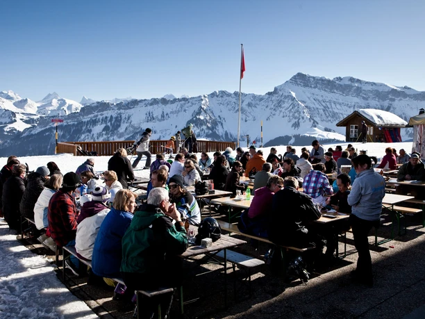 Gemütliches "Sein" auf der Sonnerrasse im Berggasthaus Marbachegg