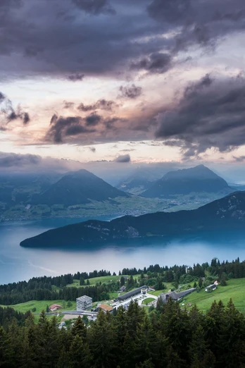 Blick auf Rigi Kaltbad, Bürgenstock, Stanser- , Bouchserhorn und Vierwaldstättersee