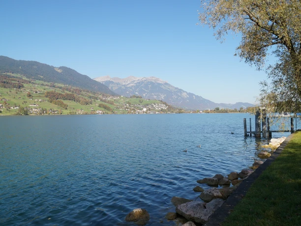 Sachseln am Sarnersee mit Blick in Richtung Pilatus