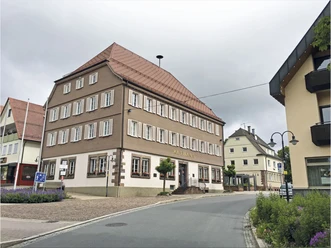 Gästeinformation und Rathaus