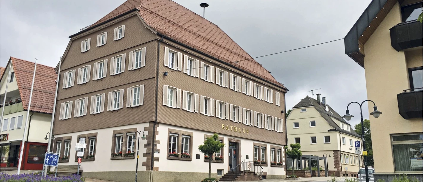 Gästeinformation und Rathaus