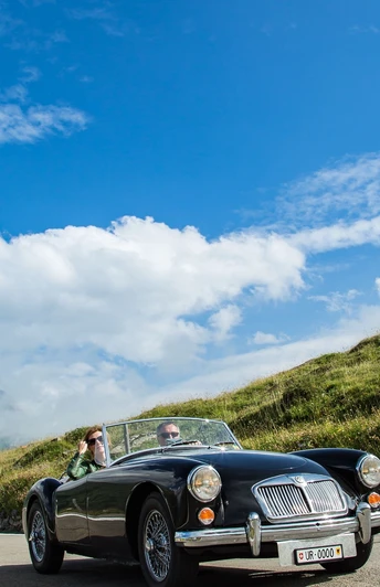 Fahrt mit dem Oldtimer über den Furkapass