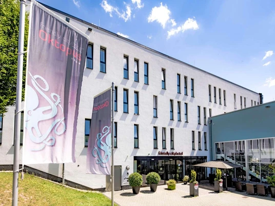 DSC05900_ret RGB-1600px