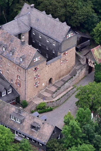 Burg Hessenstein aus der Luft