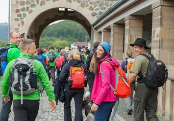 Auch 2018 geht es über die Talsperre