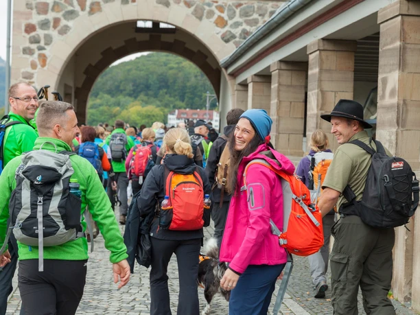 Auch 2018 geht es über die Talsperre