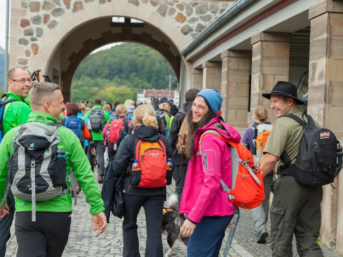 Auch 2018 geht es über die Talsperre