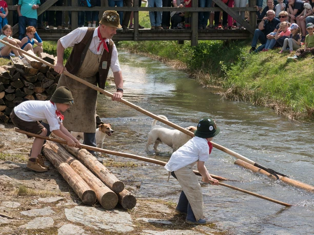 Schauflößen des Flößerverein Muldenberg e. V.