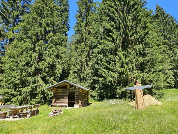 Rastplatz mit Schutzhütte NSG Drei Bächel