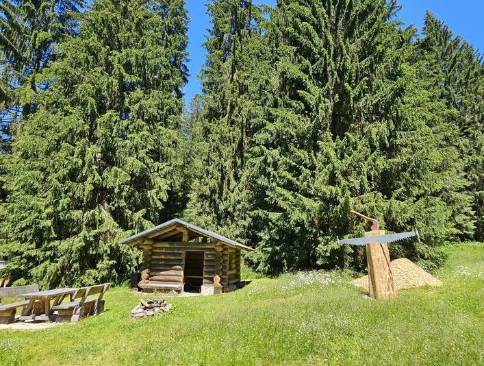 Rastplatz mit Schutzhütte NSG Drei Bächel