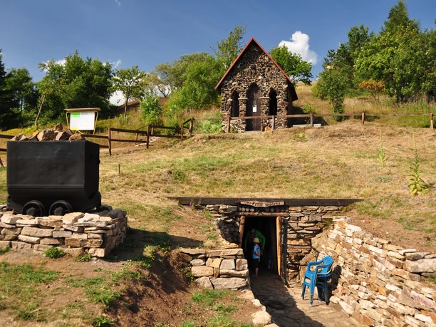 Bergbaulandschaft Kupferberg - Mundloch des Gelobtes Land Stolln