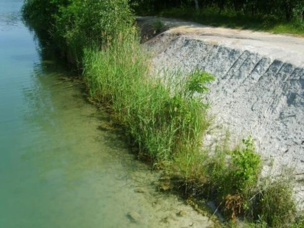 Kaolin-Uferböschung am Kaolinsee
