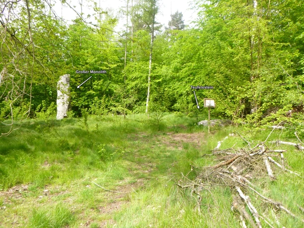 Lichtung mit Großem Monolith und Teufelsstein