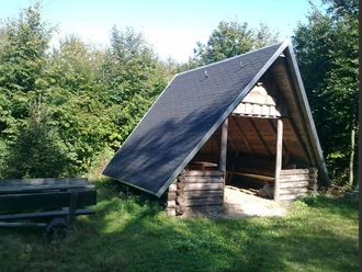 Gipfelhütte auf dem Rosenbühl mit Gipfelbuch