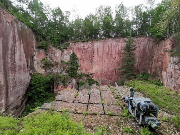 Gleisbergbruch mit Schrämmmaschine