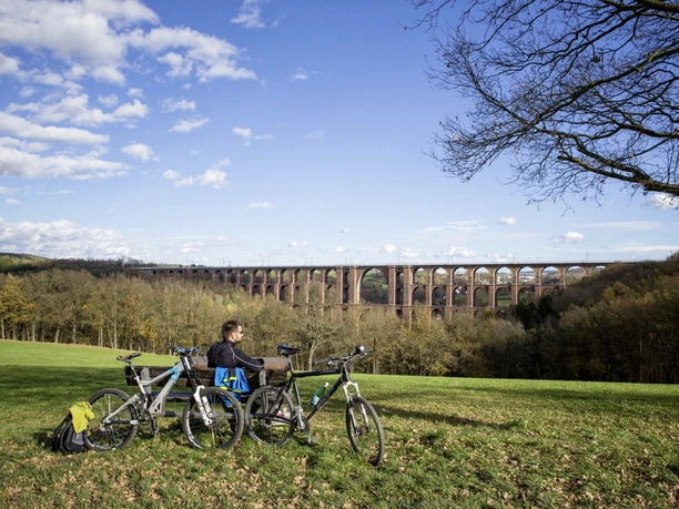 Göltzschtalbrücke mit Radfahrer