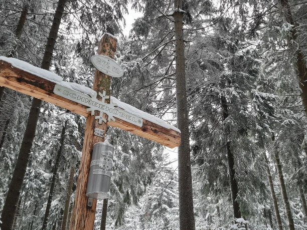 Schneehübel Gipfelkreuz
