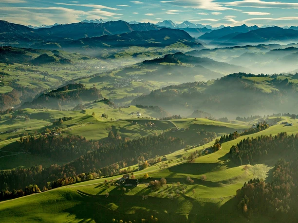 Herbstliche Stimmung im Napfgebiet Switzerland Autumn: Ruswil, Alpenpanorama