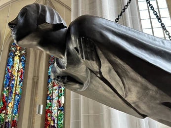 St Catherine's Church with angel sculpture by Ernst Barlach Katharinenkirche mit Barlach-EngelSt Catherine's Church with angel sculpture by Ernst BarlachSt Catherine's kerk met engelenbeeld van Ernst Barlach