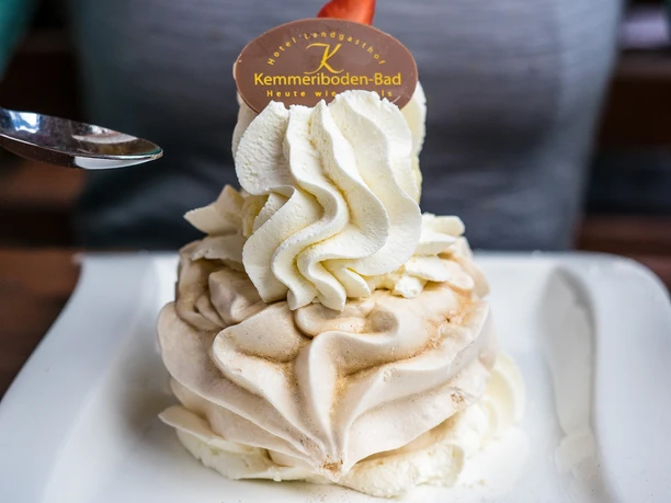 Feine «Merängge» im Kemmeriboden-Bad