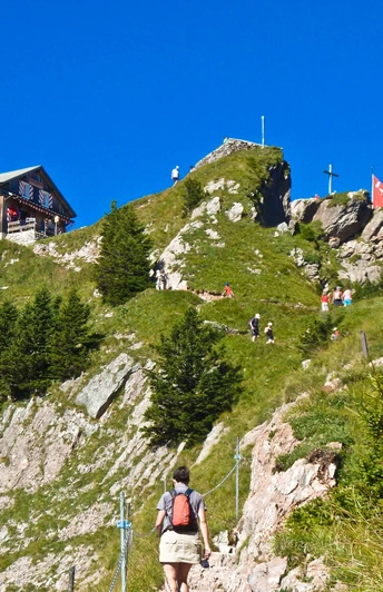 Kurz unter dem Gipfel wird das Mythenhaus sichtbar.