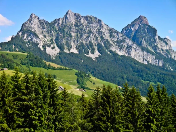 Blick auf den Haggenspitz, den Kleinen Mythen und den Grossen Mythen.