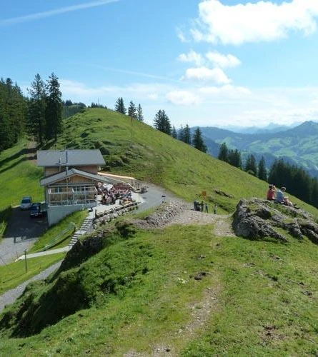 Blick zur Halsegg oberhalb Sattel