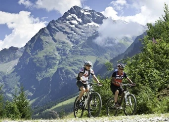 Bike-Tour 412: Mitten durch wildromantische Maderanertal
