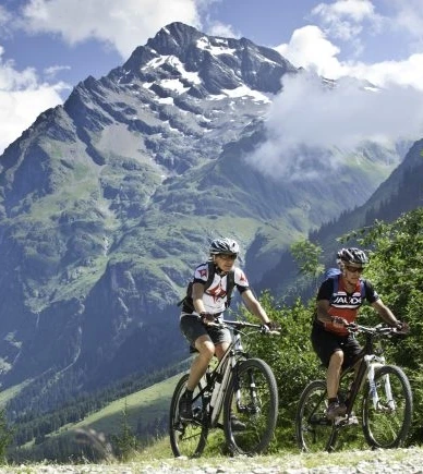 Bike-Tour 412: Mitten durch wildromantische Maderanertal