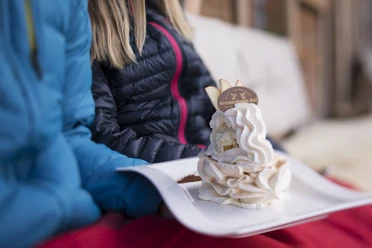 Die weltberühmte Merängge Bern, Region Bern, Emmental, Kemmeriboden, Restaurant, Winter, Gourmet, Fondue, Meringues