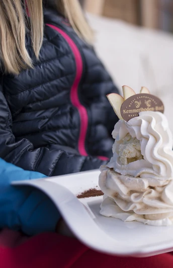 Die weltberühmte Merängge Bern, Region Bern, Emmental, Kemmeriboden, Restaurant, Winter, Gourmet, Fondue, Meringues