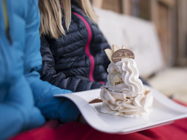 Die weltberühmte Merängge Bern, Region Bern, Emmental, Kemmeriboden, Restaurant, Winter, Gourmet, Fondue, Meringues