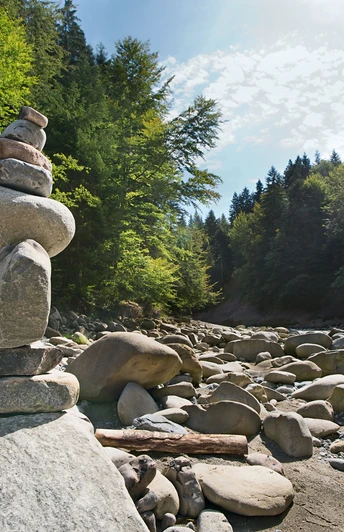 Auf schöne "Steimandli" stösst man beim Emmenuferweg immer wieder