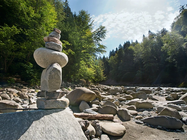 Auf schöne "Steimandli" stösst man beim Emmenuferweg immer wieder