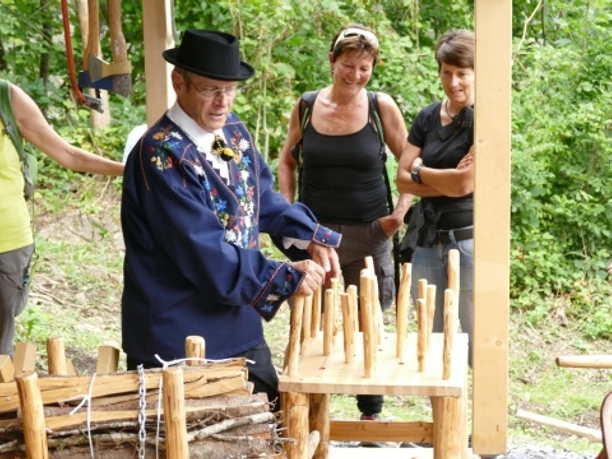 An jedem Posten sorgt noch ein Spiel für Unterhaltung