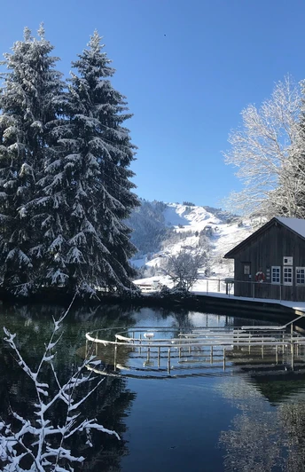 Die Kneippanlage Schwandalpweiher in Flühli ist auch im Winter ein Besuch wert
