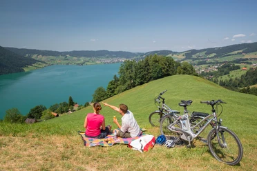 Picknicken mit Blick auf den Ägerisee