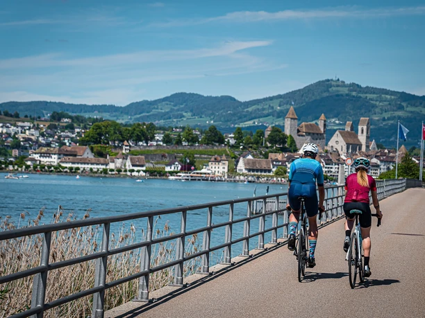 Zum Schluss folgt ein gemütliches Ausfahren über den Seedamm von Pfäffikon nach Rapperswil.