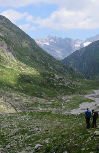 Wir durchqueren ein riesiges Gletschervorfeld