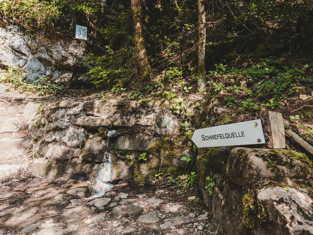 Ein kurzer Abstecher zur Schwefelquelle auf dem Weg zum Chessiloch in Flühli